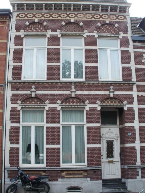 Op De Burg Bed & Breakfast Венло Екстериор снимка
